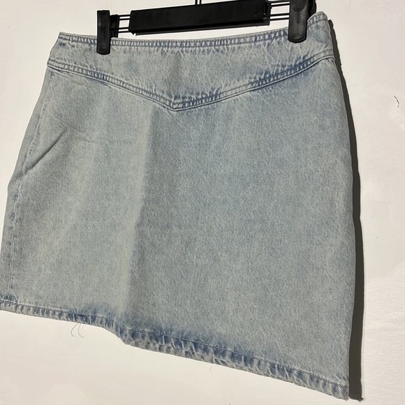 NEW ZARA Light Wash Denim Skirt Size Large - Picture 2 of 8